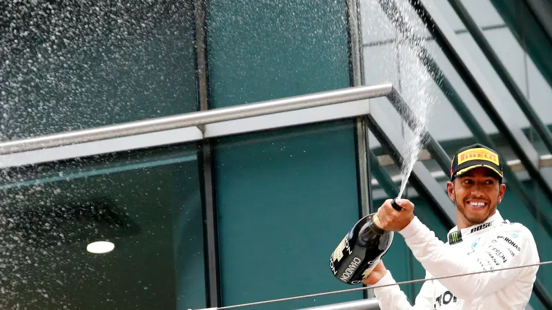 Lewis Hamilton, pembalap Formula 1 yang mengaku tertarik menjajal MotoGP