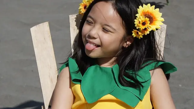 Gempi Belajar Menyanyikan Lagu Gala Bunga Matahari