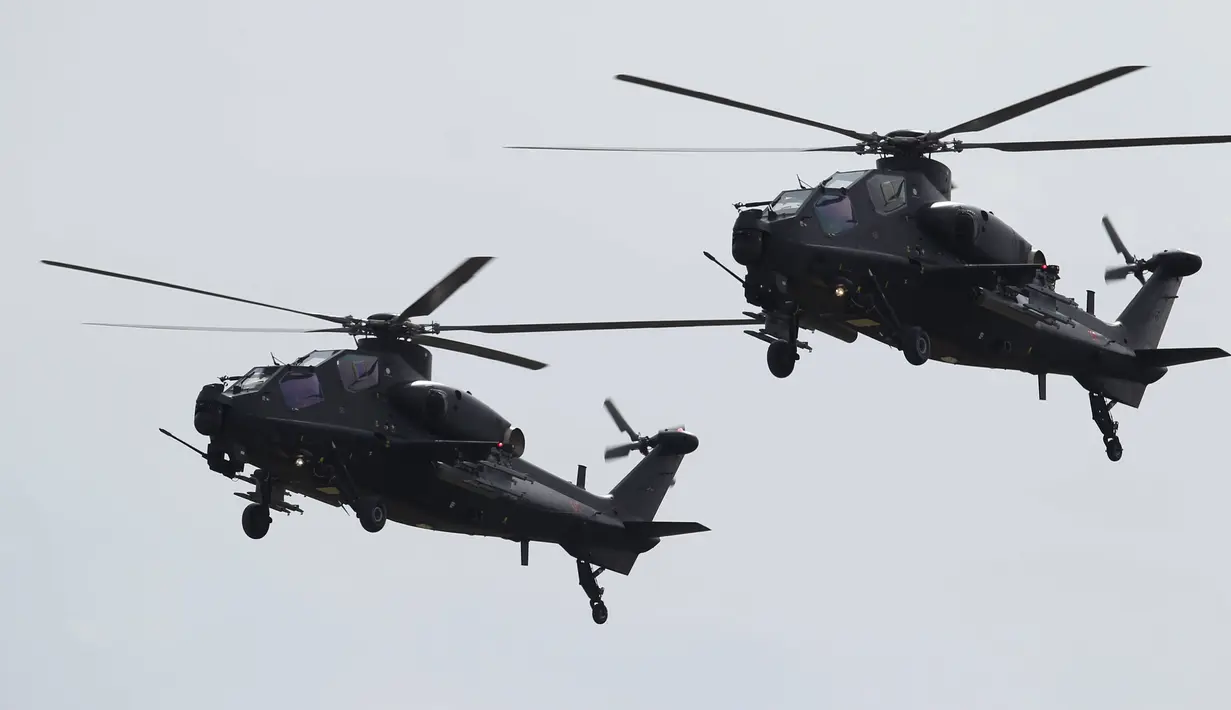 Helikopter Cobra  saat beraksi pada Pakistan Day di Islamabad, (23/3). Pakistan Day merupakan hari untuk memperingati Resolusi Lahore 23 Maret 1940 dan pembentukan Republik Islam Pakistan. (REUTERS / Faisal Mahmood)