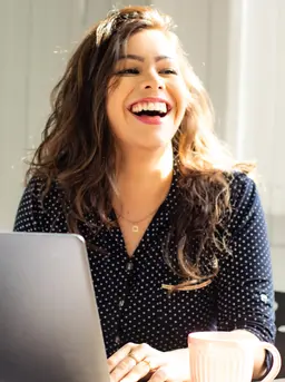 ilustrasi perempuan bekerja/Photo by Mateus Campos Felipe on Unsplash