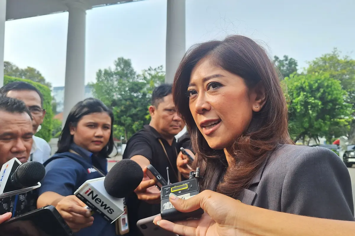 Menteri Komunikasi dan Digital (Menkomdigi) Meutya Hafid di Kompleks Istana Kepresidenan Jakarta, Jumat (1/11/2024).