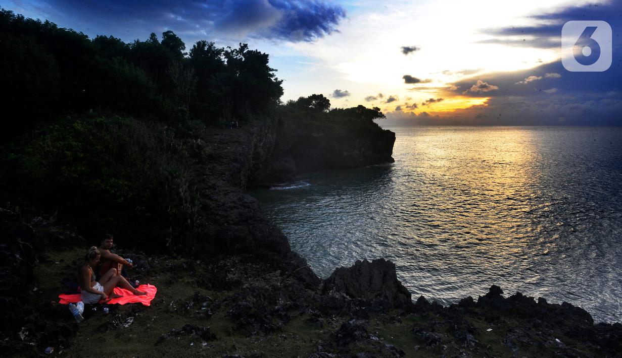 Akses menuju pantai Honeymoon sekitar 500 meter sebelum pantai Tegal Wangi.  (merdeka.com/Arie Basuki)
