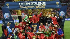 Pemain PSG rayakan juara setelah mengalahkan Bastia