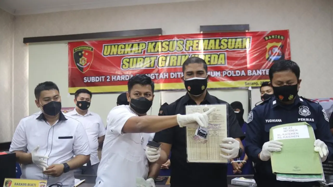 Pemalsu Girik Di Tangkap Satgas Mafia Tanah Polda Banten. (Kamis, 25/03/2021). (Dokumentasi Satgas Mafia Tanah Polda Banten).