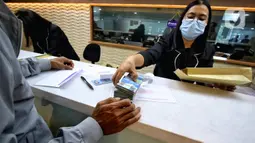 Rupiah spot ditutup pada level Rp 15.246 per USD. Ini membuat rupiah spot menguat 0,32 persen dibanding penutupan hari sebelumnya di Rp 15.295 per USD. (Liputan6.com/Angga Yuniar)