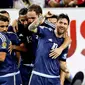 Lionel Messi disambut rekan-rekannya usai mencetak gol ke gawang Amerika Serikat di semifinal Copa America (Kevin Jairaj-USA TODAY)