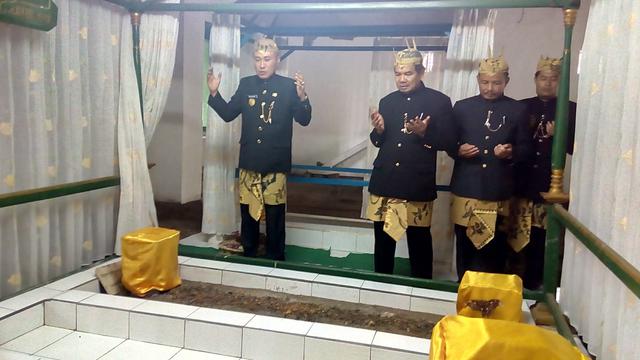 Ziarah ke Makam Tokoh di balik Cikal Bakal Berdirinya Malang