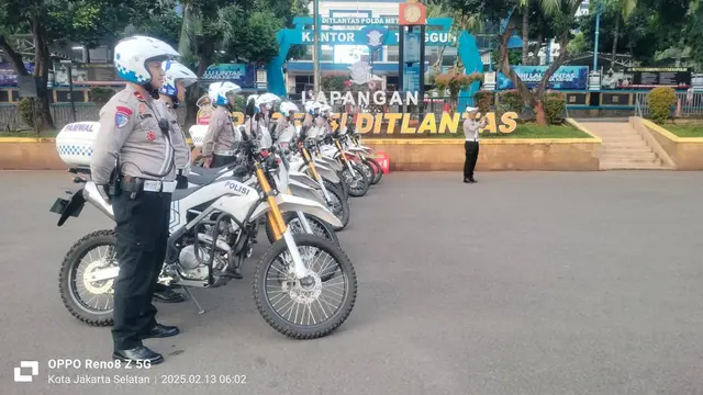 Direktorat Lalu Lintas Polda Metro Jaya mengerahkan 90 personel, tim Pemecah kemacetan ke sejumlah titik di Jakarta.