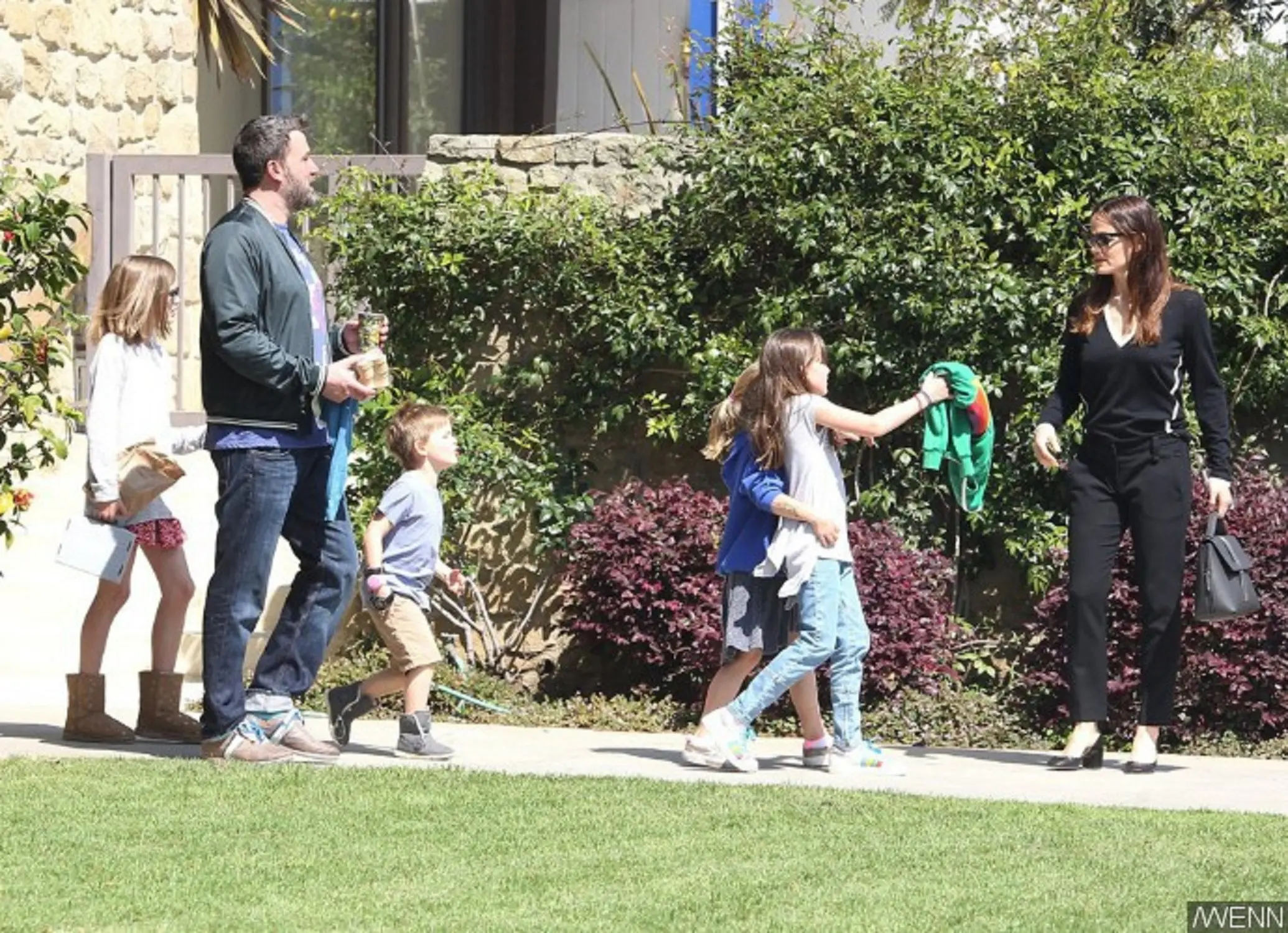 Jenniffer Garner, Ben Affleck, dan anak-anak mereka (Sumber: Wenn/ Ace Showbiz)