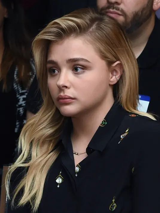 Chloe tertarik untuk belajar seni tato, ia pun rela merogoh kocek cukup besar demi memenuhi hasrat hobinya. (AFP/Bintang.com)