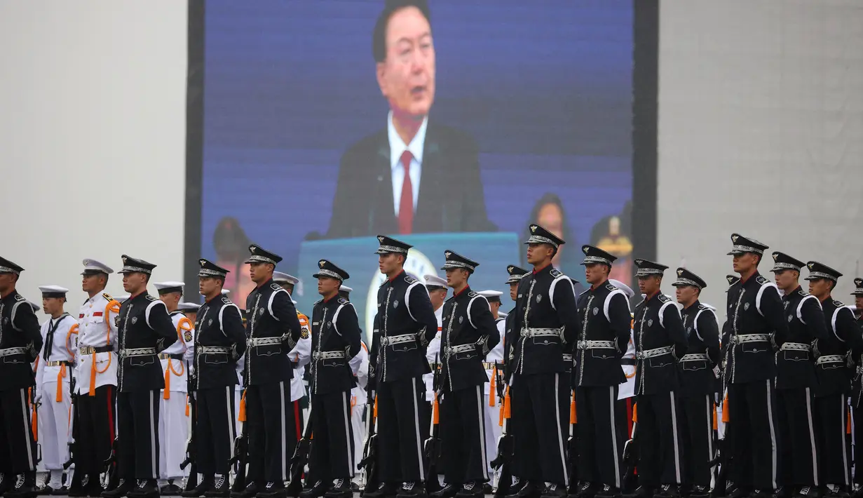 Korea Selatan mengadakan parade militer pertama dalam sepuluh tahun terakhir. (KIM HONG-JI/POOL/AFP)