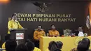 Ketua Umum Partai Golkar, Agung Laksono (kiri) memberikan sambutan saat pertemuan dengan Partai Hanura , Jakarta, (13/3/2015). Agung Laksono menegaskan safari politiknya untuk memberikan dukungan pada pemerintahan saat ini. (Liputan6.com/Andrian M Tunay)