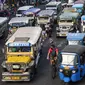 Jeepney di Filipina yang Ikonik bagi Wisatawan Terancam Tergantikan Mini Bus Modern. (Dok: Ted ALJIBE / AFP)