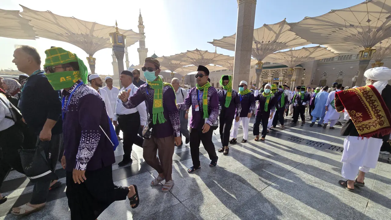 Jemaah haji diminta memprioritaskan ziarah Raudhah di Masjid Nabawi, Madinah sebelum melakukan ziarah ke lokasi ziarah lainnya.