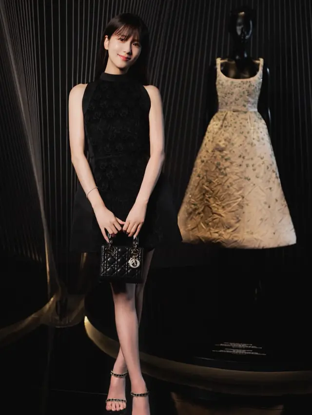 Tas Lady Dior miliki Jisoo Blackpink. [@sooyaaa__]