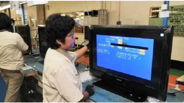 Perusahaan elektronik asal Jepang, Toshiba, melakukan pengurangan tenaga kerja. Pengurangan tenaga kerja ini dampak dari penutupan pabrik di Indonesia. 
