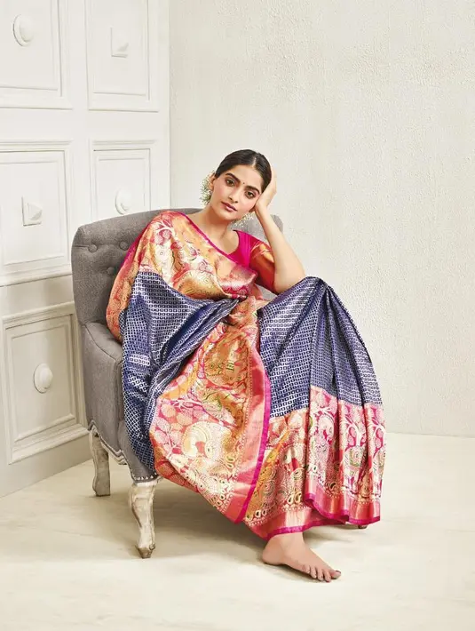 "Sonam tidak ingin menggelar pesta yang mewah. Ia hanya ingin pernikahan yang sederhana tapi media terlalu banyak mengabarkan jika ia akan menggelar pesta yang mewah," tuturnya sumber itu. (Foto: instagram.com/sonamkapoor)