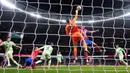 Kemenangan ini membuat Blaugrana berhak melaju ke partai final Copa Del Rey dengan agregat 5-4. (AP Photo/Manu Fernandez)