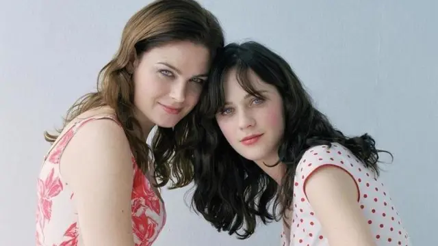 3. Emily and Zooey Deschanel