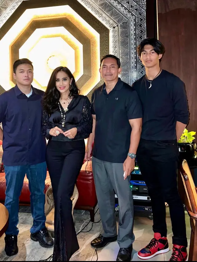 6 Potret Kebersamaan Diah Permatasari Bersama Keluarga yang Tampil Harmonis