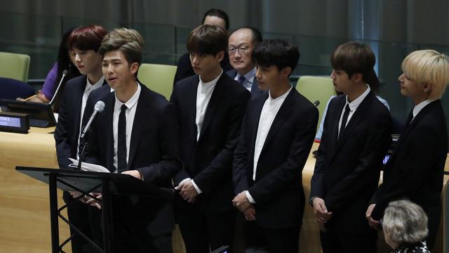 Boyband BTS menyampaikan pandangan tentang generasa muda di depan hadapan majelis PBB pada Senin, 24 September 2018 (AP/Craig Ruttle)