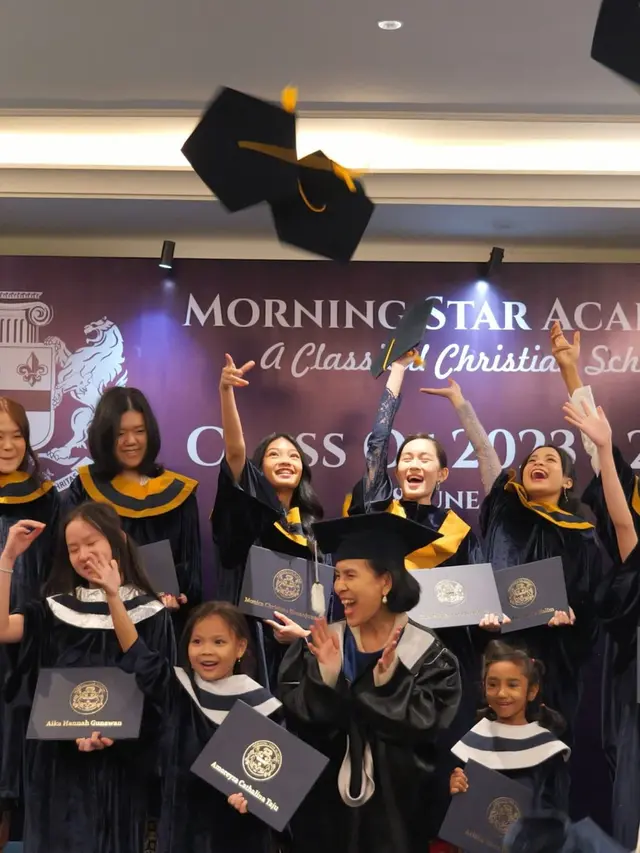 Betrand Peto Wisuda SMA