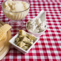 Produk olahan susu ternyata memiliki kandungan kolesterol, sebaiknya Sahabat Fimela bisa melihat kemasan dan baca tentang kandungannya. (Foto:Freepik/freepik)