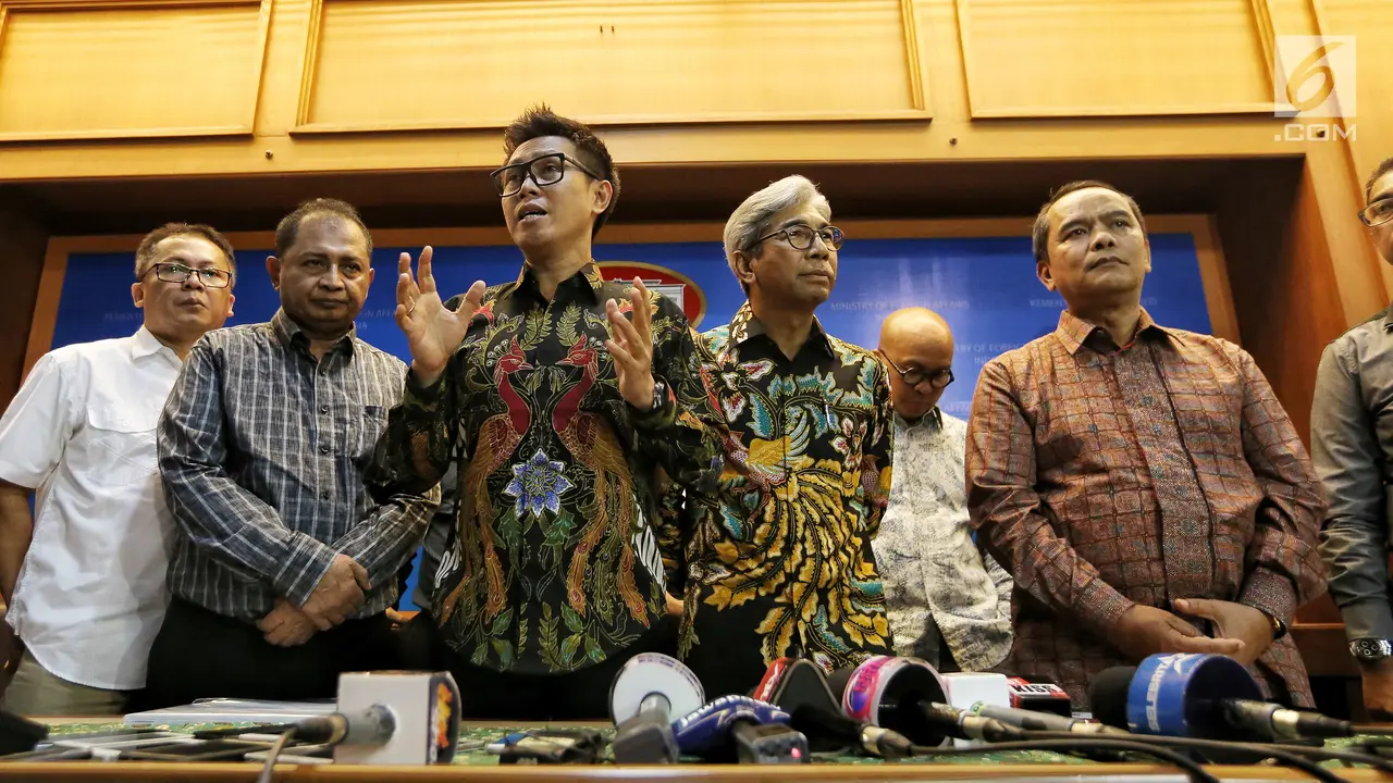 Komedian Sambangi Kantor Kementerian Luar Negeri