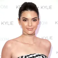 Dibalik sosoknya yang dingin dan pendiam, ternyata Kendall Jenner menyimpan kelemahannya yaitu rasa takut ketika melihat permukaan yang dipenuhi oleh lubang. (AFP/Bintang.com)