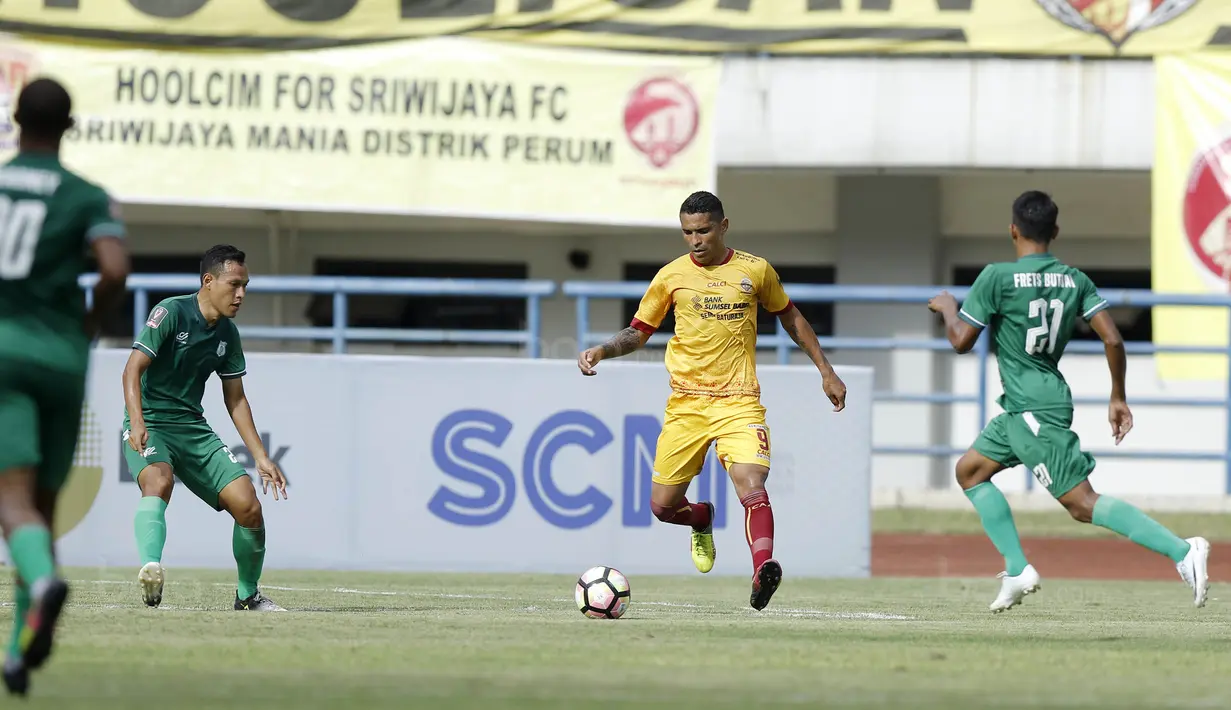 Pesepakbola asal Brazil ini tinggal melaksanakan sumpah untuk benar-benar menjadi WNI pada Kamis (8/2) untuk kemudian memiliki Kartu Tanda Penduduk. (Bola.com/M Iqbal Ichsan)