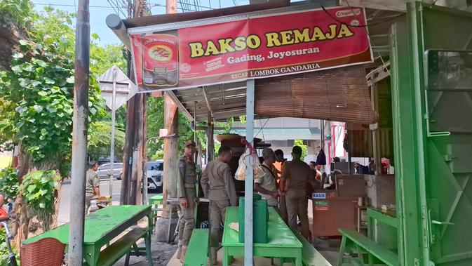Asal Mula Warung Bakso Remaja Gading Solo Dipasang Stiker Nonhalal