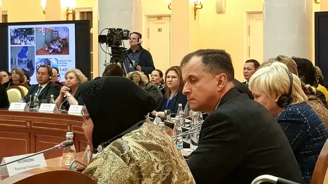 Wali Kota Risma Paparkan Strategi Pendidikan Gratis Surabaya di Rusia