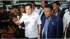 Mantan Komisaris PT Mobile 8 Hary Tanoesoedibjo memenuhi panggilan Kejaksaan Agung. Hary diperiksa sebagai saksi dalam kasus dugaan korupsi restitusi (pengembalian kelebihan) pajak PT Mobile 8 pada 2007-2009.