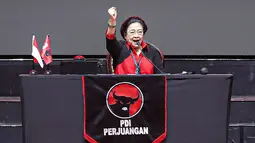 Ketua Umum PDI Perjuangan Megawati Soekarnoputri menyampaikan pidato politiknya dalam HUT ke-50 PDI Perjuangan di JIExpo, Kemayoran, Jakarta, Selasa (10/1/2023). HUT ke-50 tahun PDI Perjuangan bertemakan Genggam Tangan Persatuan Dengan Jiwa Gotong Royong dan Semangat Api Perjuangan Nan Tak Kunjung Padam. (FOTO: Dok. Istimewa)