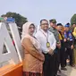 Wali Kota Depok Mohammad Idris meninjau hasil pembangunan Taman Secawan di Jalan Salak, Depok Jaya, Pancoran Mas, Kota Depok. (Liputan6.com/Dicky Agung Prihanto)