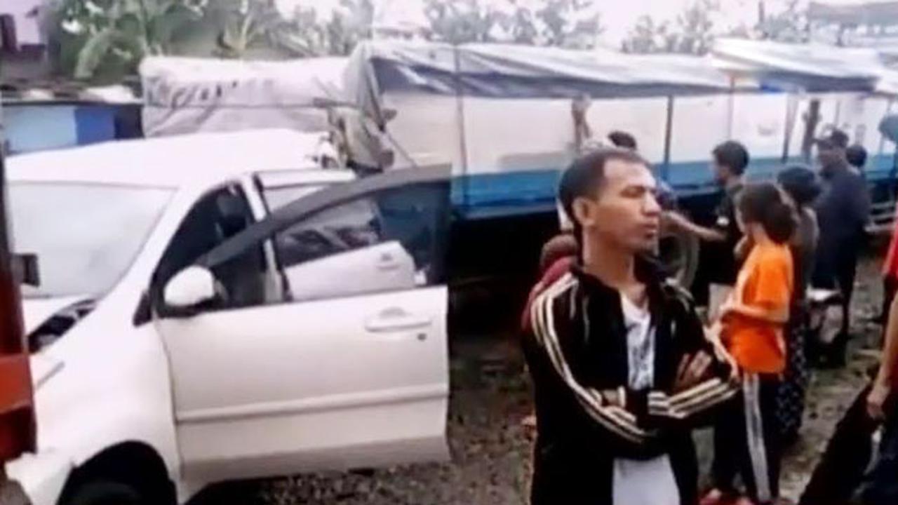 Segmen 2: Truk Tronton Tabrak Mobil hingga Pemudik Padati Bandara