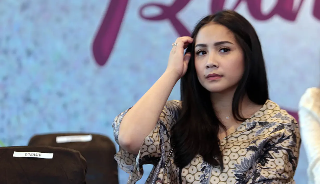 Istri Raffi Ahmad, Nagita Slavina santai dengan kabar kedekatan suaminya dengan pedangdut Ayu Ting Ting. Ia bahkan terlihat santai meski rumah tangganya sering disudutkan. (Nurwahyunan/Bintang.com)