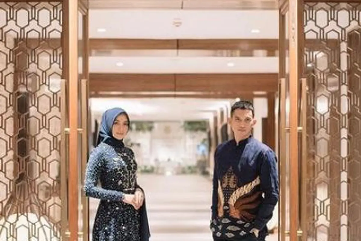 6 Inspirasi Baju Couple Lamaran untuk Wanita Berhijab, dari Citra Kirana hingga Dinda Hauw
