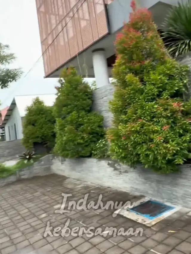 Potret Tampilan Depan Rumah Denny Caknan