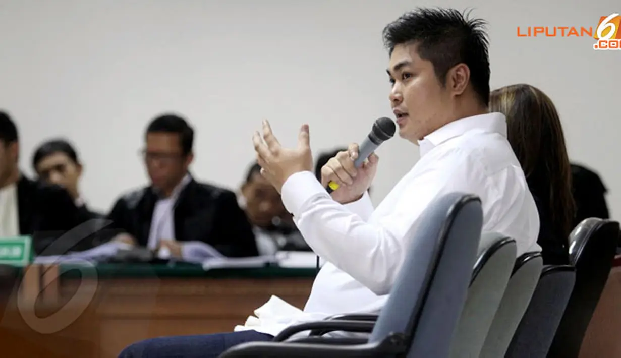 Simon Gunawan Tanjaya tampak memberikan kesaksiannya pada sidang lanjutan Rudi Rubiandini (Liputan6.com/Herman Zakharia).