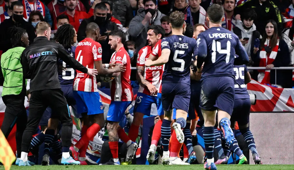 Terlepas dari insiden itu, Manchester City lolos ke semifinal dan akan menghadapi Real Madrid. Leg pertama babak semifinal Liga Champions 2021/2022 digelar 26-27 April 2022. Sedangkan leg kedua dijadwalkan berlangsung 3-4 Mei 2022. (AFP/Pierre-Philippe Marcou)