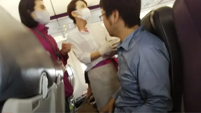 Tolak Pakai Masker, Pria Ini Diturunkan dari Pesawat