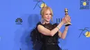 Nicole Kidman, dengan gaun hitamnya ini ia bisa tampil glamor. Pasalnya di bagian atas, gaunnya ini dipadukan dengan kain tile yang sedikit bertabur payet. (Foto: AFP)