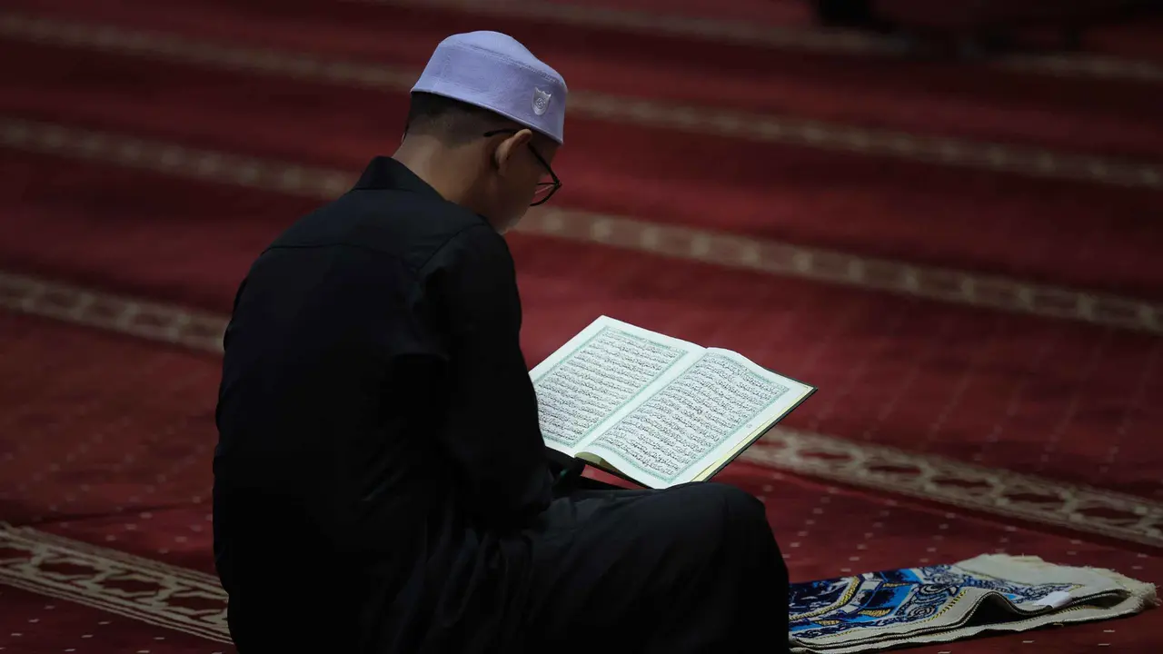 Tadarus, Salah Satu Kegiatan Umat Muslim untuk Meningkatkan Iman Selama Ramadan