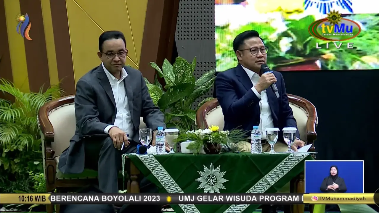 Calon presiden dan calon wakil presiden, Anies Baswedan-Muhaimin Iskandar, dalam uji publik 'Dialog terbuka Muhammadiyah Bersama Calon Presiden dan Calon Wakil Presiden RI' di Universitas Muhammadiyah Surakarta, Jawa Tengah, Selasa (22/11/2023).