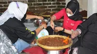 Terharu, Warga Agam Kirim 500 Kilogram Rendang untuk Perantau yang Terdampak PPKM