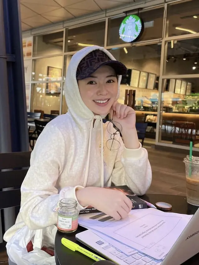 Potret Ayana Moon Kenakan Topi Hingga Hoodie, credit: @xolovelyayana