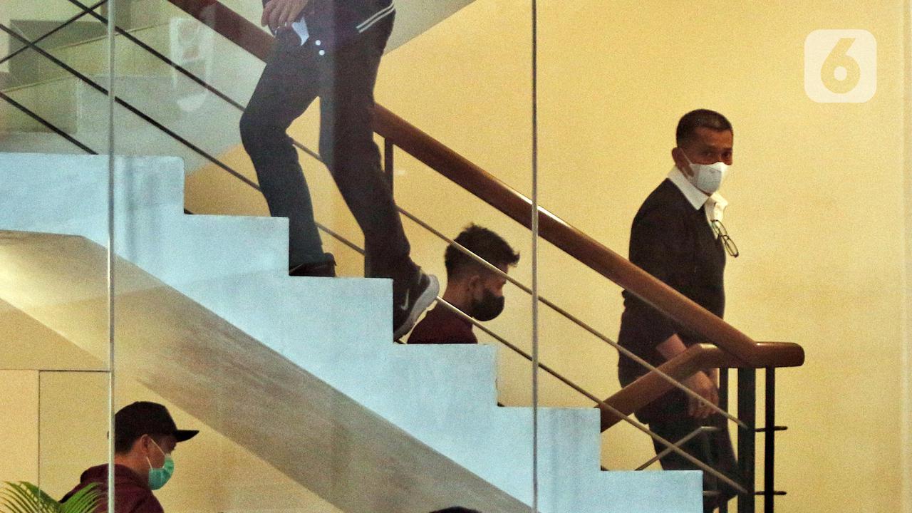 Terjaring OTT, Bupati Meranti Muhammad Adil Tiba di Gedung KPK