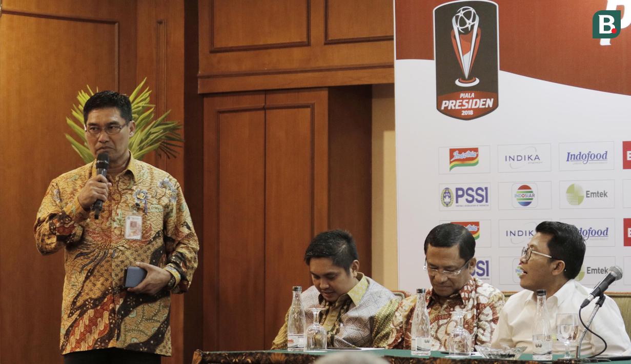 Kadispora DKI Jakarta, Ratiyono, saat konferensi pers jelang laga final Piala Presiden 2018 di Hotel Sultan, Jakarta, Kamis (15/2/2018). Final dan semifinal Piala Presiden 2018 akan digelar di SUGBK Jakarta. (Bola.com/M Iqbal Ichsan)