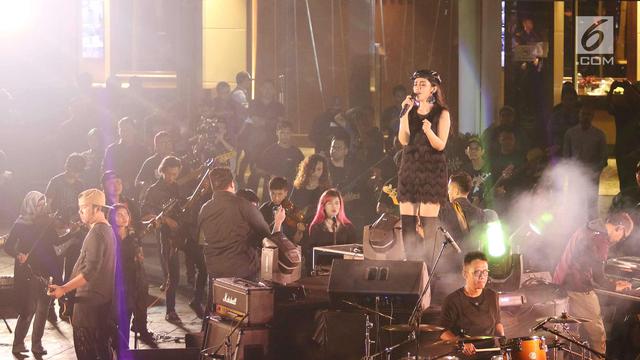 Penyanyi Lara Kolaborasi dengan 100 Musisi Dapatkan Rekor Muri